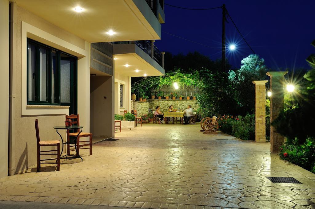 Evianna Studios Mousata Habitación foto